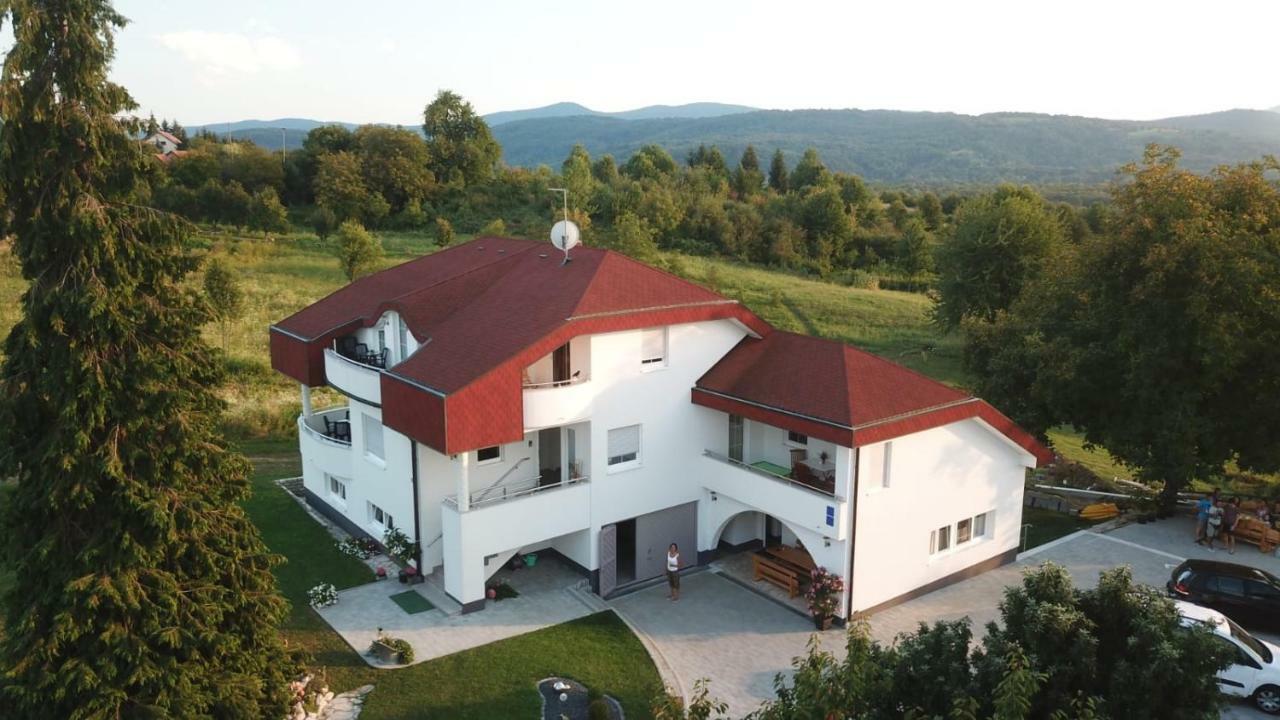 Drežnik Grad Guest House Melody المظهر الخارجي الصورة